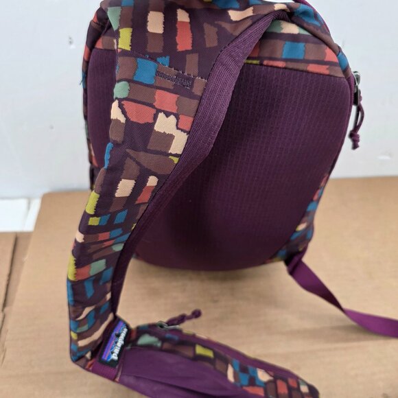 Patagonia Atom Sling Bag 8L Daypack Fitz Roy Patchwork Night Plum Crossbody - Picture 5 of 13